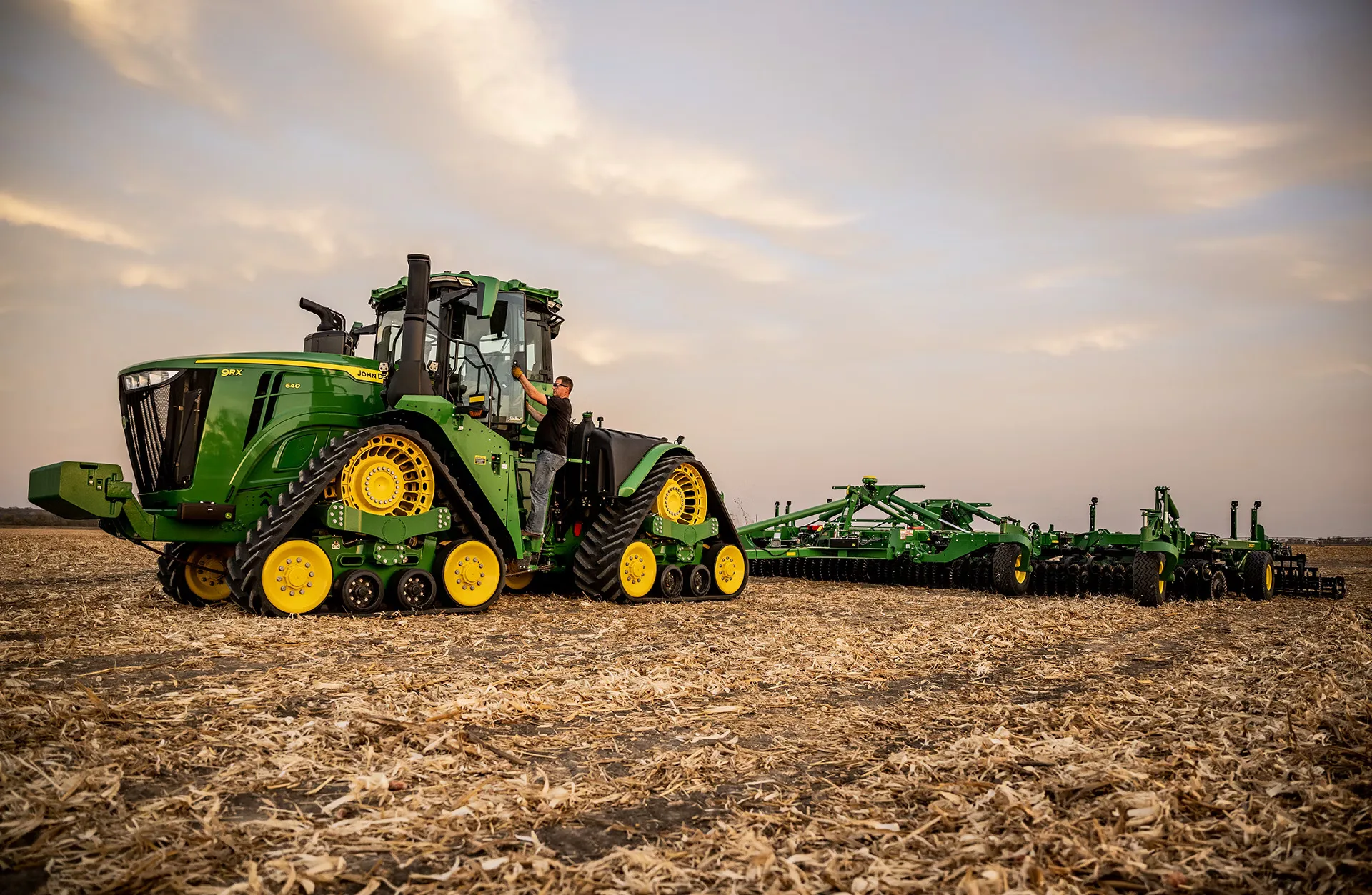 John-Deere-Autonomous-9RX-Tractor.avif